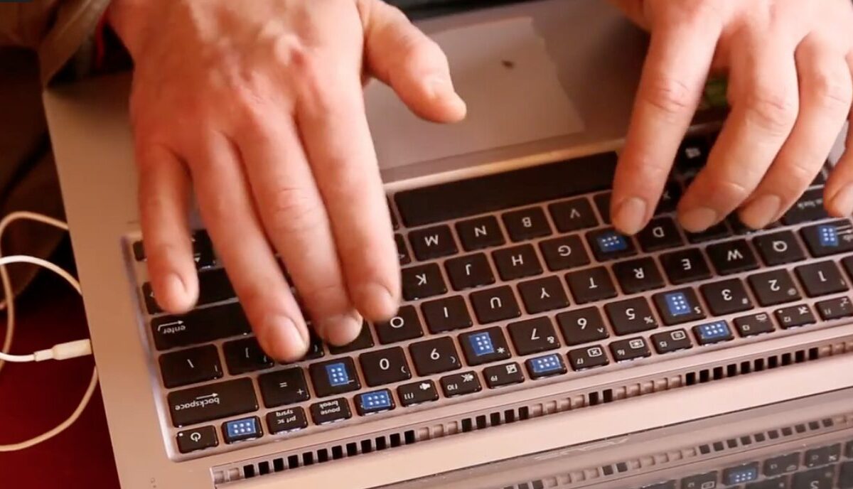 touch typing on keyboard adapted for screen reader use